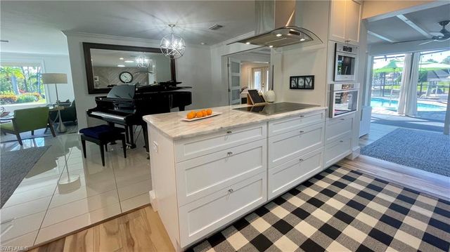 2120 Sandpiper ST, Naples, FL 34102