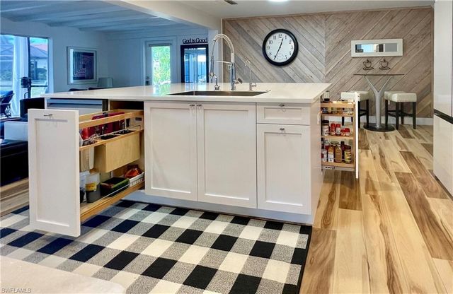 2120 Sandpiper ST, Naples, FL 34102