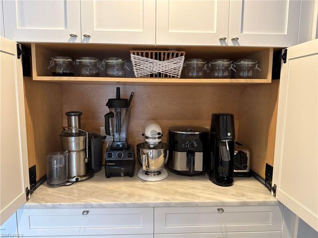 2120 Sandpiper ST, Naples, FL 34102