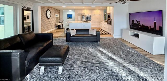 2120 Sandpiper ST, Naples, FL 34102