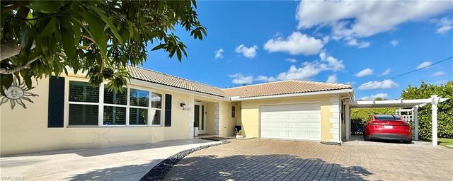 2120 Sandpiper ST, Naples, FL 34102