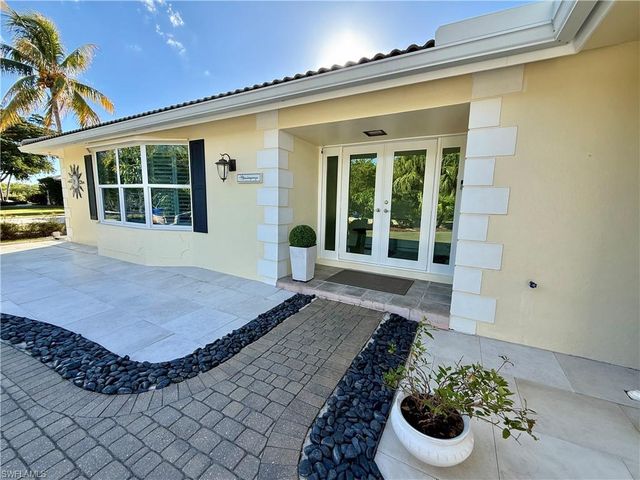 2120 Sandpiper ST, Naples, FL 34102