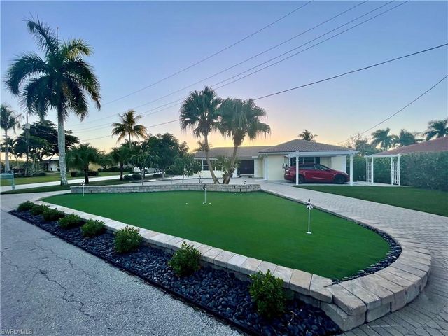 2120 Sandpiper ST, Naples, FL 34102