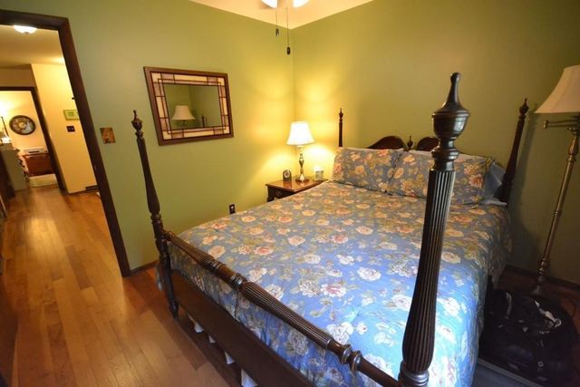 21 Woodland Trail, Ogden Dunes, IN 46368