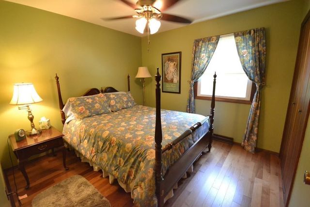 21 Woodland Trail, Ogden Dunes, IN 46368