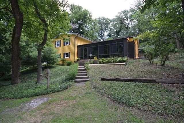21 Woodland Trail, Ogden Dunes, IN 46368