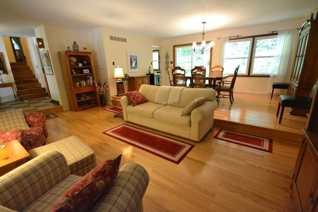 21 Woodland Trail, Ogden Dunes, IN 46368