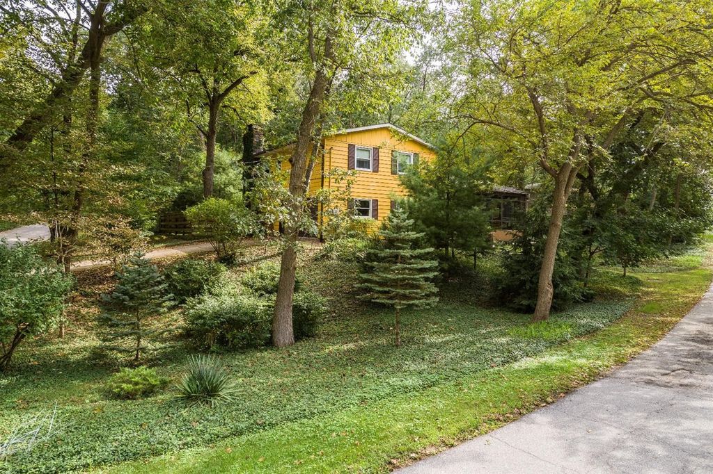 21 Woodland Trail, Ogden Dunes, IN 46368