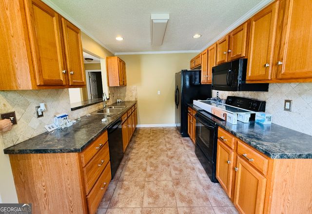 153 Crest Pointe, Bremen, GA 30110