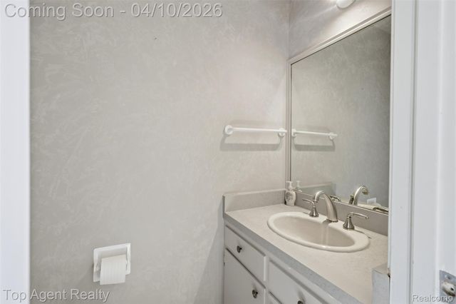 4268 Covered Bridge Road, Bloomfield Hills, MI 48302