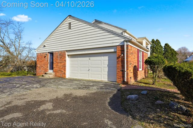 4268 Covered Bridge Road, Bloomfield Hills, MI 48302