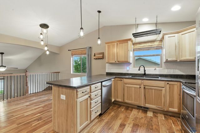 4352 FIELDSTONE DR, Rapid City, SD 57703