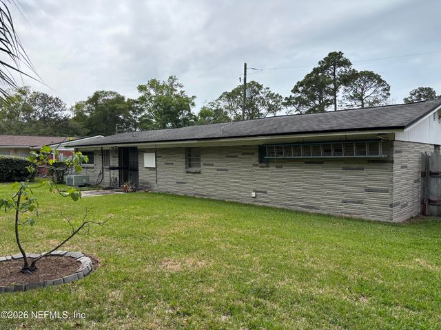 1644 LESSARD Circle, Jacksonville, FL 32208