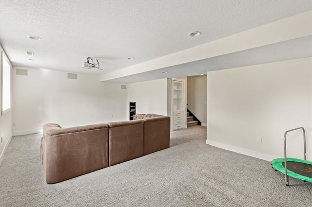 210 Dunham Drive, Waukee, IA 50263