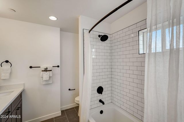 3645 E EARLL Drive 13, Phoenix, AZ 85018