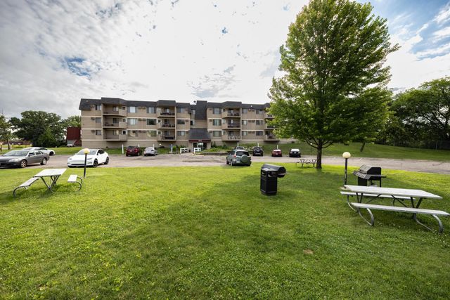 3917 Heritage Hills Drive 102, Bloomington, MN 55437
