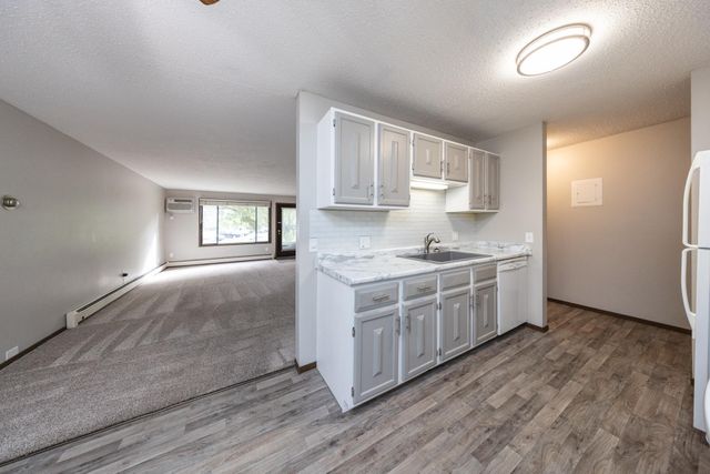 3917 Heritage Hills Drive 102, Bloomington, MN 55437