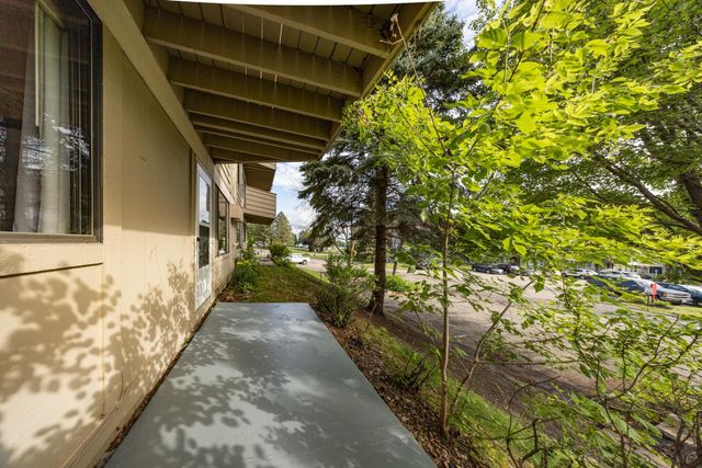 3917 Heritage Hills Drive 102, Bloomington, MN 55437