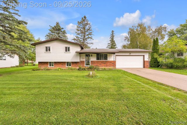 6155 E Maple Avenue, Burton, MI 48439