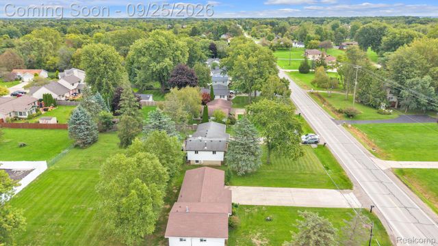 6155 E Maple Avenue, Burton, MI 48439