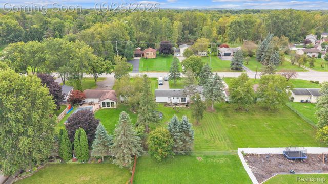 6155 E Maple Avenue, Burton, MI 48439