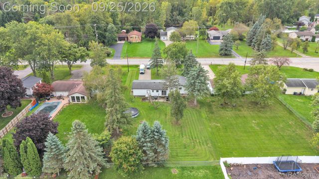 6155 E Maple Avenue, Burton, MI 48439