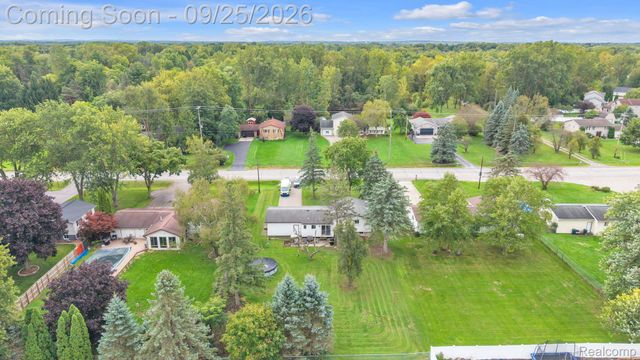 6155 E Maple Avenue, Burton, MI 48439