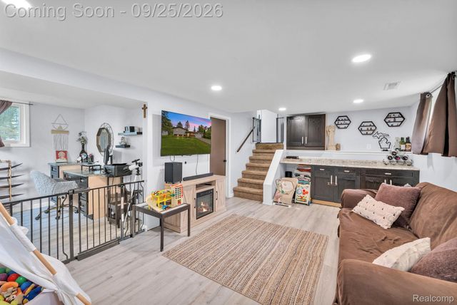 6155 E Maple Avenue, Burton, MI 48439