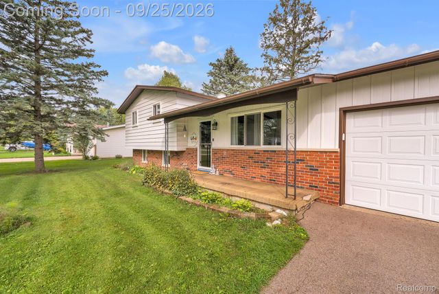 6155 E Maple Avenue, Burton, MI 48439