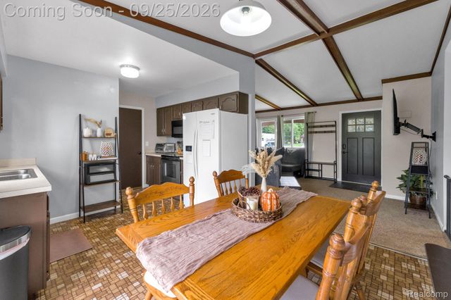 6155 E Maple Avenue, Burton, MI 48439