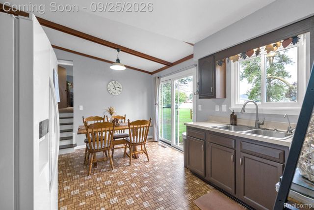 6155 E Maple Avenue, Burton, MI 48439