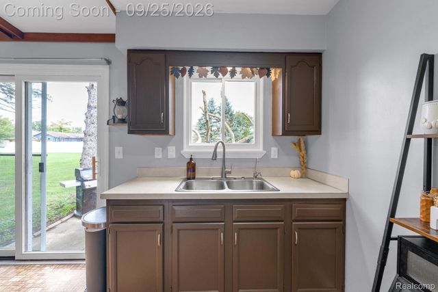 6155 E Maple Avenue, Burton, MI 48439