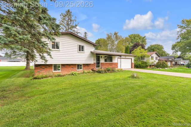 6155 E Maple Avenue, Burton, MI 48439