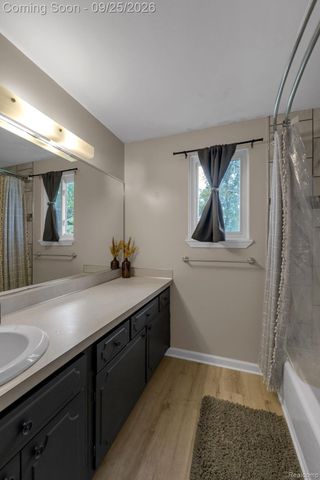 6155 E Maple Avenue, Burton, MI 48439