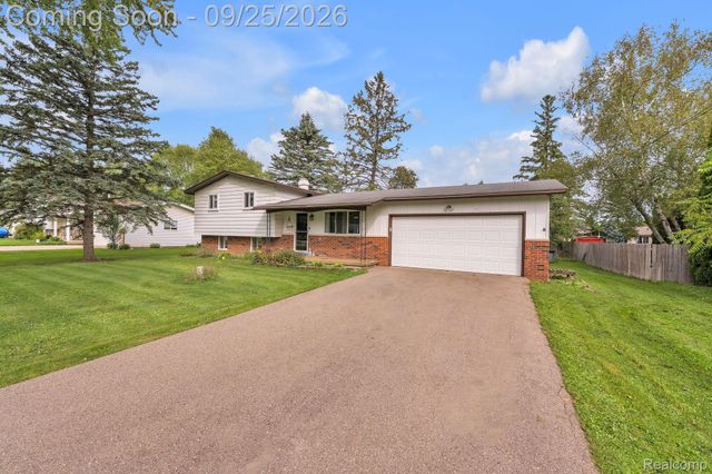 6155 E Maple Avenue, Burton, MI 48439