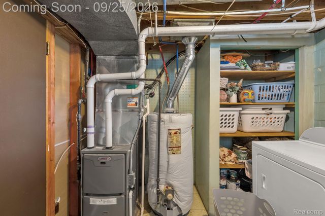 6155 E Maple Avenue, Burton, MI 48439
