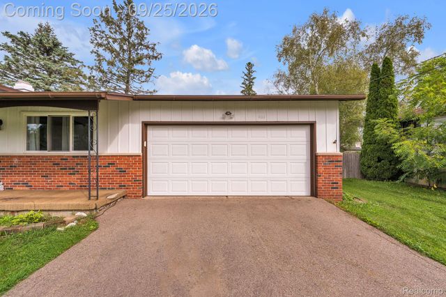 6155 E Maple Avenue, Burton, MI 48439