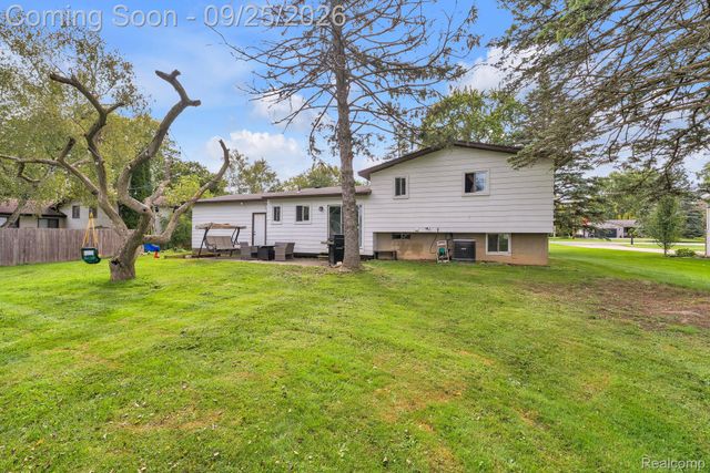 6155 E Maple Avenue, Burton, MI 48439
