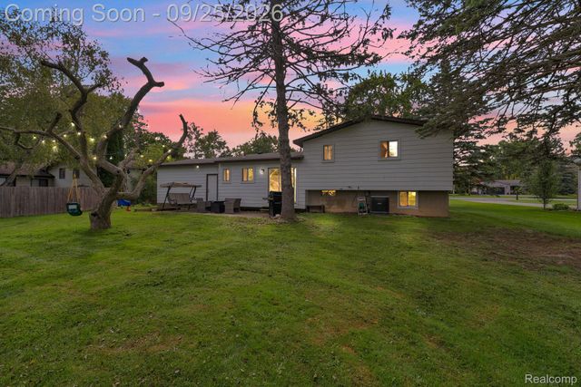 6155 E Maple Avenue, Burton, MI 48439