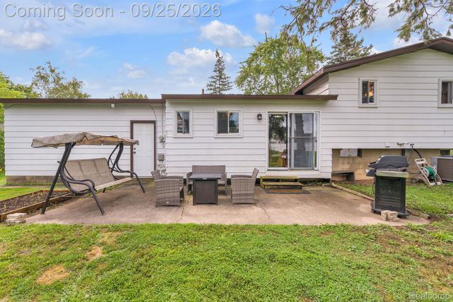 6155 E Maple Avenue, Burton, MI 48439