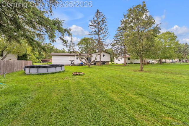 6155 E Maple Avenue, Burton, MI 48439
