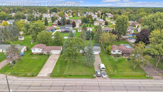 6155 E Maple Avenue, Burton, MI 48439