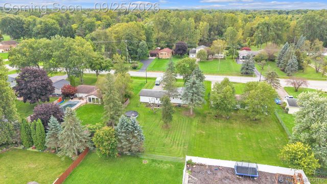 6155 E Maple Avenue, Burton, MI 48439