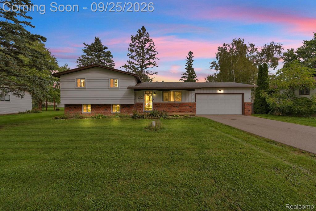 6155 E Maple Avenue, Burton, MI 48439
