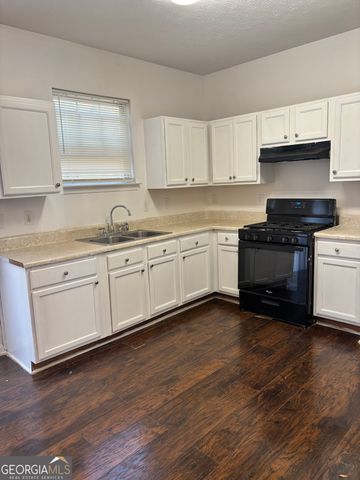 3859 Shenfield Dr, Union City, GA 30291