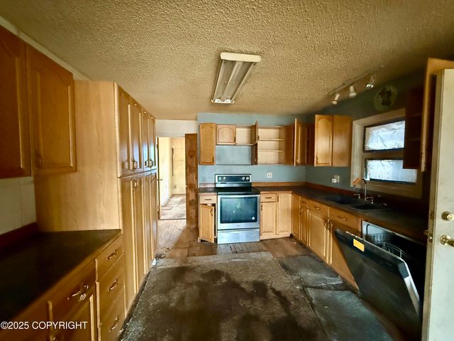 615 Delaware Place, Anchorage, AK 99504