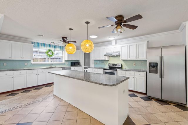 9720 Parker Lake Circle, Navarre, FL 32566