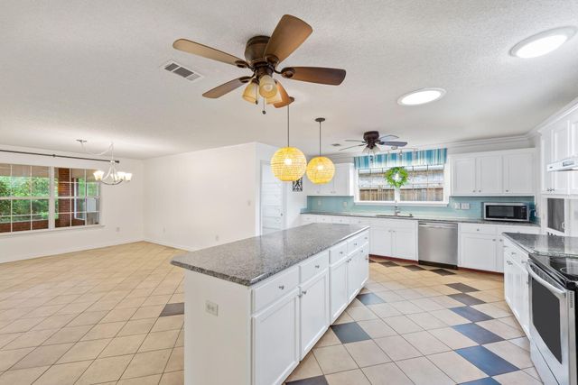 9720 Parker Lake Circle, Navarre, FL 32566