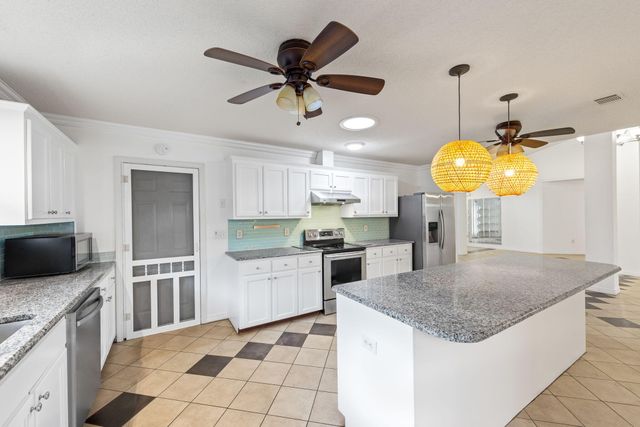 9720 Parker Lake Circle, Navarre, FL 32566