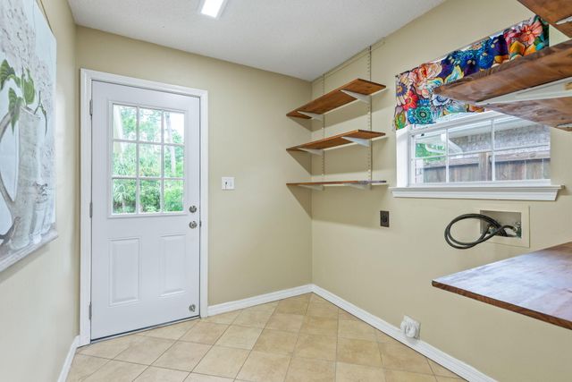 9720 Parker Lake Circle, Navarre, FL 32566